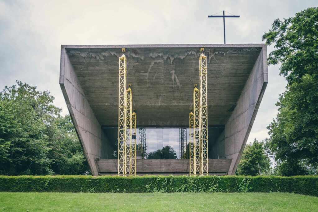 kerselaere kapel juliaan lampens brutalisme ©Sacha Jennis