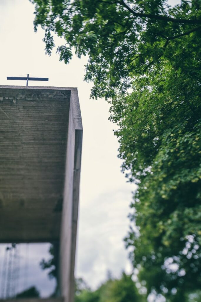 kerselaere kapel juliaan lampens brutalisme ©Sacha Jennis