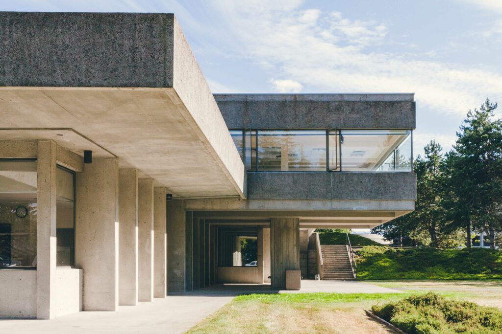 brutalist architecture Simon Fraser University photo Sacha Jennis