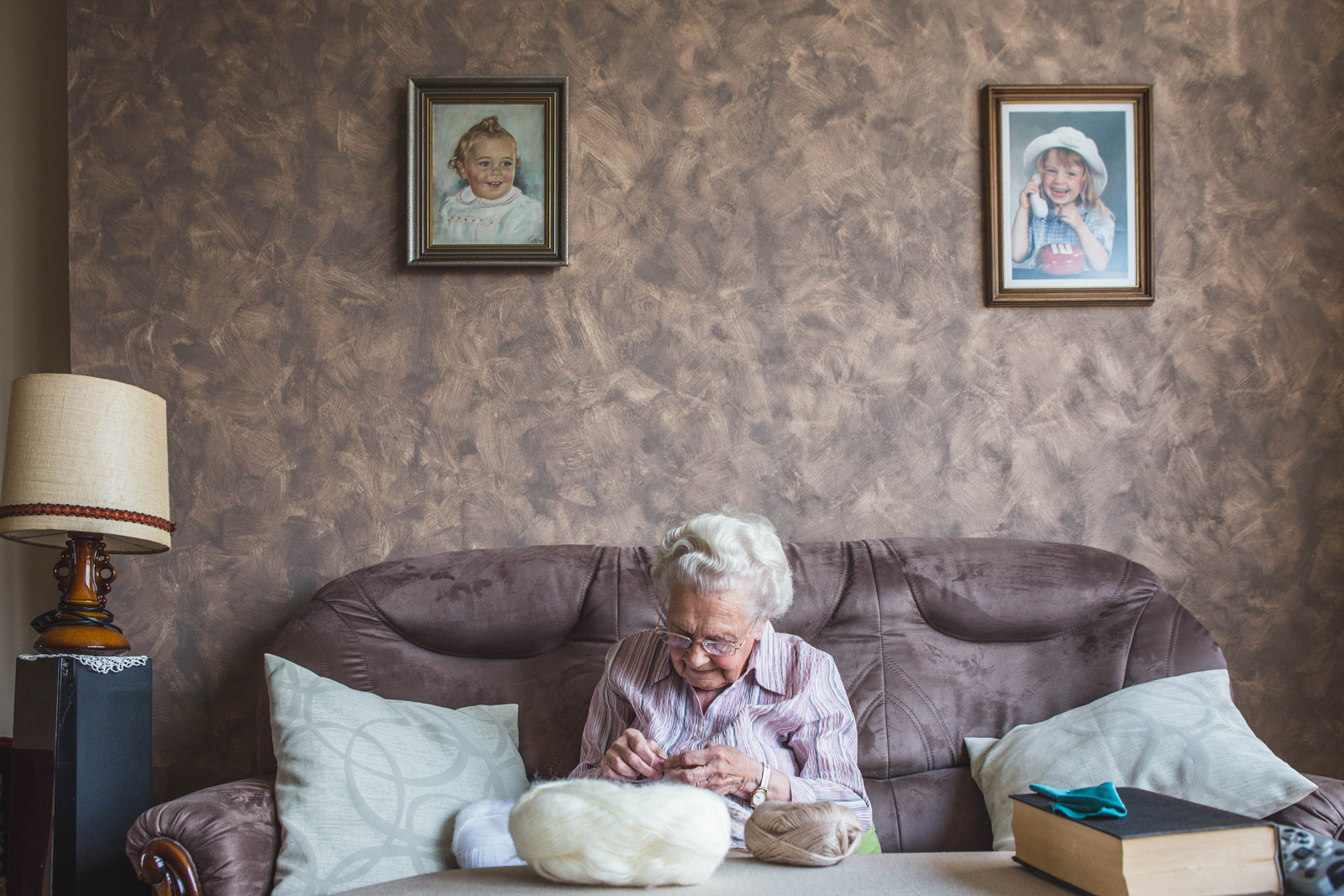 groeten uit de braemblokken portretfoto jeanne interieurfoto